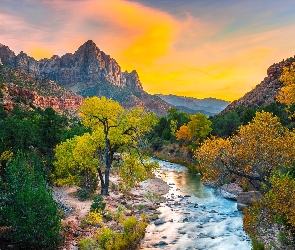 Góry Watchman, Stan Utah, Stany Zjednoczone, Wschód słońca, Kamienie, Rzeka Virgin River, Drzewa, Park Narodowy Zion