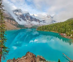 Kanada, Mgła, Moraine Lake, Chmury, Drzewa, Jezioro, Prowincja Alberta, Park Narodowy Banff, Góry