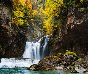 Aragonia, Drzewa, Jesień, Hiszpania, Pireneje, Rzeka, Rezerwat przyrody, Wodospad, Cascada de la Cueva, Skały, Río Arazas, Kamienie