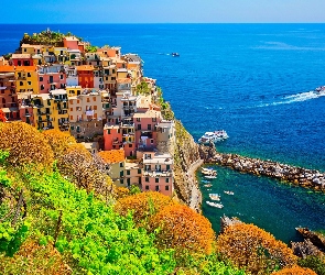 Włochy, Drzewa, Kolorowe, Statki, Domy, Morze Liguryjskie, Gmina Riomaggiore, Manarola, Wybrzeże