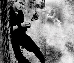 czarny strój, motyl, Heath Ledger