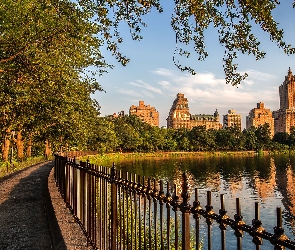 Stany Zjednoczone, Central Park, Ścieżka, Jezioro, Park miejski, Budynek Eldorado, Manhattan, Drzewa, Nowy Jork, Jacqueline Kennedy Onassis Reservoir