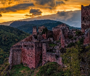 Ruiny, Ribeauville, Zachód słońca, Francja, Chmury, Góry, Zamek, Castle Saint-Ulrich, Lasy