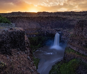 Stany Zjednoczone, Wschód słońca, 
Palouse River, Stan Waszyngton, Wąwóz, Wyżyna Kolumbii, Wodospad, Palouse Falls, Skały, Rzeka