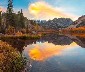 Jesień, North Lake, Jezioro, Chmury, Eastern Sierra, Kalifornia, Góry, Drzewa, Stany Zjednoczone, Wschód słońca