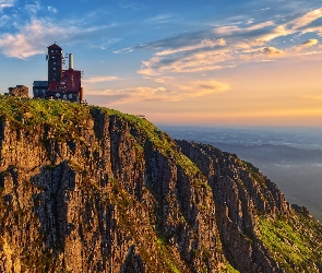 Stacja przekaźnikowa, Mgła, Wschód słońca, Skały, Karkonoski Park Narodowy, Polska, Góry, Powiat jeleniogórski, Budynek, Karkonosze, Śnieżne Kotły