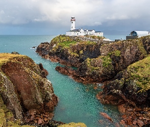 Skały, Latarnia morska, Morze, Irlandia Północna, Portsalon, Chmury, Hrabstwo Donegal, Fanad Head Lighthouse