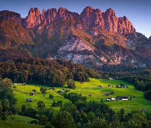 Domki, Drzewa, Wzgórza, Góry, Skały, Łąka