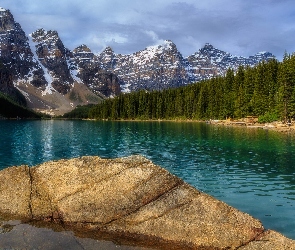 Jezioro Moraine, Góry, Park Narodowy Banff, Kanada, Drzewa, Skała, Prowincja Alberta, Dolina Dziesięciu Szczytów