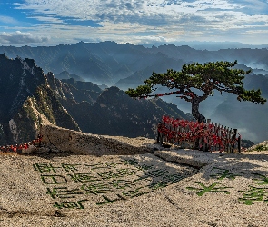 Huayin, Mount Hua, Prowincja Shaanxi, Chiny, Skały, Sosna, Znaki, Drzewa, Góry