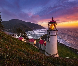Zachód słońca, Stany Zjednoczone, Heceta Head Lighthouse, Stan Oregon, Latarnia morska