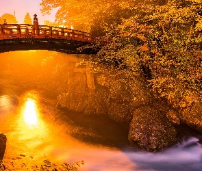 Most, Skały, Zachód słońca, Rzeka, Nikko, Shinkyo Bridge, Japonia, Roślinność