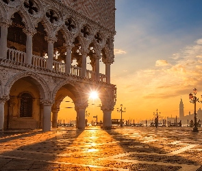 Pałac Dożów, Piazzetta San Marco, Wenecja, Latarnie, Kolumna św Marka, Włochy, Poranek