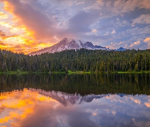 Góry, Wschód słońca, Park Narodowy Mount Rainier, Drzewa, Stan Waszyngton, Jezioro, Stany Zjednoczone, Chmury
