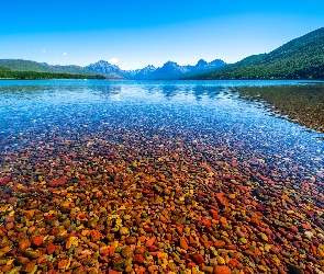 Stan Montana, Lake McDonald, Stany Zjednoczone, Jezioro, Kolorowe, Park Narodowy Glacier, Kamienie, Wzgórza