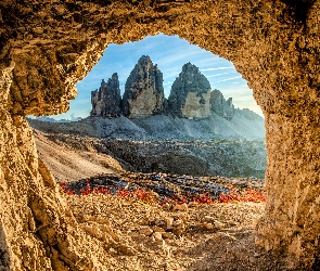 Jaskinia, Tre Cime di Lavaredo, Południowe Alpy Wapienne, Włochy, Góry, Dolomity