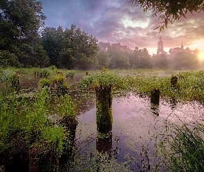 Rzeka, Drzewa, Cerkiew, Wschód słońca, Kołki, Trawa