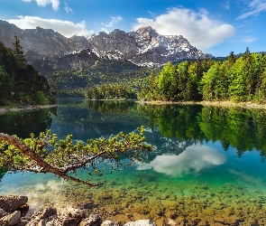 Bawaria, Alpy Bawarskie, Niemcy, Góry, Drzewa, Jezioro Eibsee, Lasy, Szczyt Zugspitze