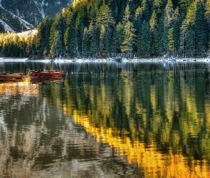 Dolomity, Południowy Tyrol, Las, Włochy, Pragser Wildsee, Łódki, Jezioro