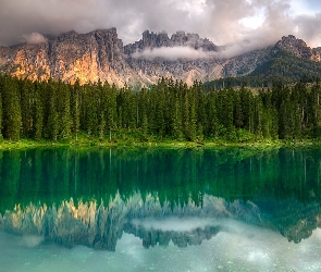 Włochy, Chmury, Drzewa, Południowy Tyrol, Góry, Lago di Carezza, Alpy, Dolomity, Jezioro, Las