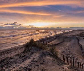 Chmury, Wschód słońca, Morze, Plaża