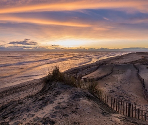 Chmury, Wschód słońca, Morze, Plaża