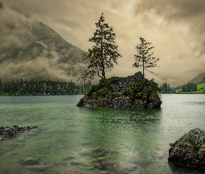 Jezioro Hintersee, Bawaria, Kamienie, Niemcy, Gmina Berchtesgadener, Skały, Góry Alpy, Mgła, Drzewa