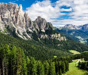 Góry, Dolomity, Prowincja Trydent, Włochy, Domy, Val di Fassa, Dolina, Lasy, Alpy