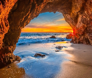Jaskinia, Kalifornia, Zachód słońca, Stany Zjednoczone, Malibu, Morze, Skały, Plaża, El Matador Beach