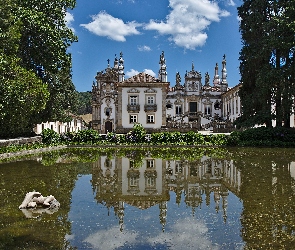 Portugalia, Vila Real, Casa de Mateus, Pałac, Drzewa, Staw