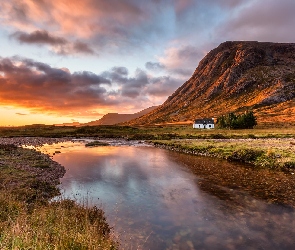 Góry, Wschód słońca, Szkocja, Dom, Glencoe, Rzeka Coe