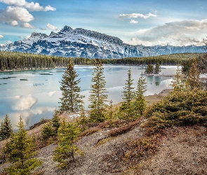 Kanada, Park Narodowy Banff, Two Jack Lake, Prowincja Alberta, Mount Rundle, Góra, Lasy, Drzewa, Góry, Jezioro