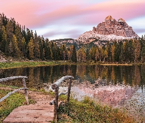 Mostek, Dolomity, Antorno Lake, Jezioro, Włochy, Drzewa, Masyw Tre Cime di Lavaredo, Prowincja Belluno, Góry