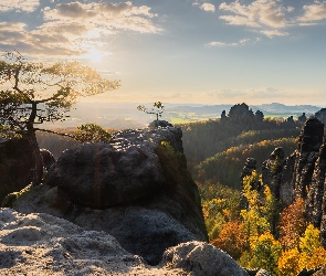 Park Narodowy Saskiej Szwajcarii, Drzewa, Niemcy, Skały, Chmury, Góry Połabskie, Wschód słońca, Jesień