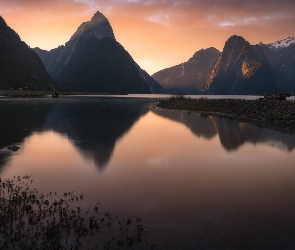 Góry, Góra Mitre Peak, Fiord Milford, Zatoka Milforda, Nowa Zelandia, Park Narodowy Fiordland, Odbicie, Wyspa Południowa, Alpy Południowe