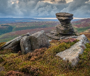 Park Narodowy Peak District, Formacja skalna, Wrzosowisko, Ciemne, Salt Cellar, Anglia, Wzgórze, Hrabstwo Derbyshire, Chmury, Skały, Kamienie