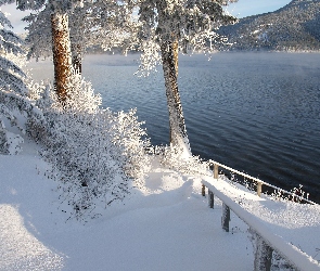 Zima, Kolumbia Brytyjska, Jezioro, Kanada, Canim Lake, Pogodny dzień, Śnieg, Drzewa, Szron