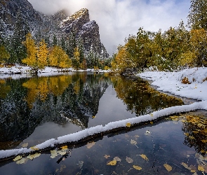 Merced River, Drzewa, Rzeka, Góry, Stany Zjednoczone, Park Narodowy Yosemite, Śnieg, Stan Kalifornia, Żółte