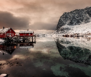 Norwegia, Morze, Domy, Zima, Odbicie, Czerwone, Lofoty, Góry, Śnieg