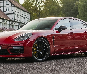Porsche Panamera GTS, 2020, Czerwone