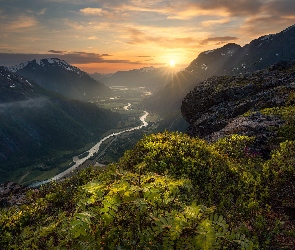 Góry, Rzeka Rauma, Norwegia, Dolina, Romsdalen, Zachód słońca