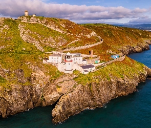 Skały, Morze, Irlandia, Latarnia morska, Wicklow Lighthouse, Chmury, Wybrzeże