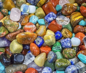 Kolorowe, Kamienie