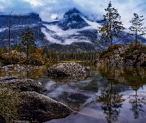 Bawaria, Skały, Niemcy, Jezioro Hintersee, Chmury, Góry Alpy, Drzewa, Kamienie