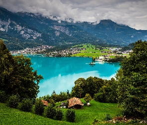 Chmury, Las, Domy, Drzewa, Brienz, Kanton Berno, Góry, Alpy Berneńskie, Szwajcaria, Jezioro Brienzersee