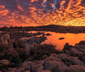 Watson Lake, Chmury, Wschód słońca, Stany Zjednoczone, Prescott, Skały, Arizona, Jezioro