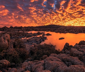 Watson Lake, Chmury, Wschód słońca, Stany Zjednoczone, Prescott, Skały, Arizona, Jezioro