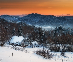 Zima, Powiat suski, Zachód słońca, Polska, Zawoja, Dom, Góry, Lasy, Drzewa