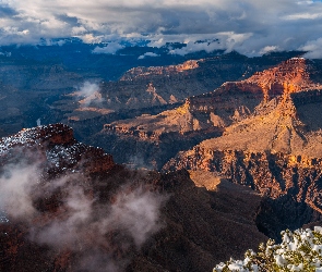 Skały, Wielki Kanion Kolorado, Park Narodowy Wielkiego Kanionu, Stany Zjednoczone, Chmury, Góry, Stan Arizona, Grand Canyon