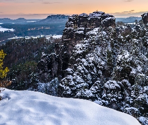 Niemcy, Góry Połabskie, Śnieg, Skały, Zima, Park Narodowy Saskiej Szwajcarii